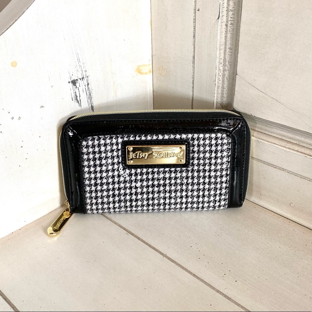 Betsey Johnson Black & White Houndstooth Wallet